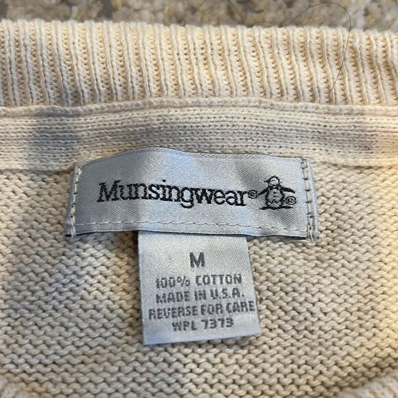 VTG Munsingwear size M 100% cotton made in USA golf theme embroidered sweater - Picture 3 of 10